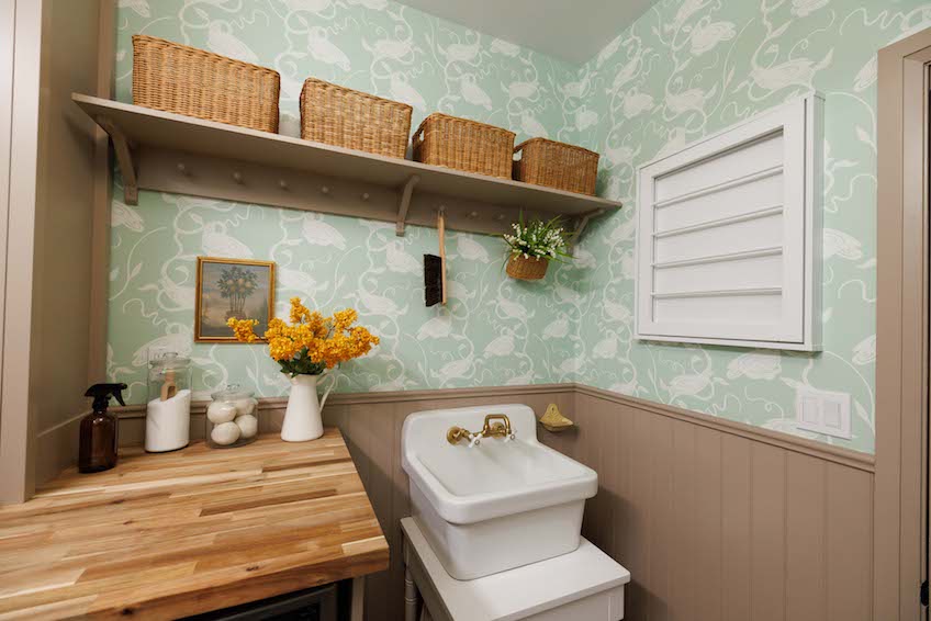 Laundry room with green wallpaper and brown finishes