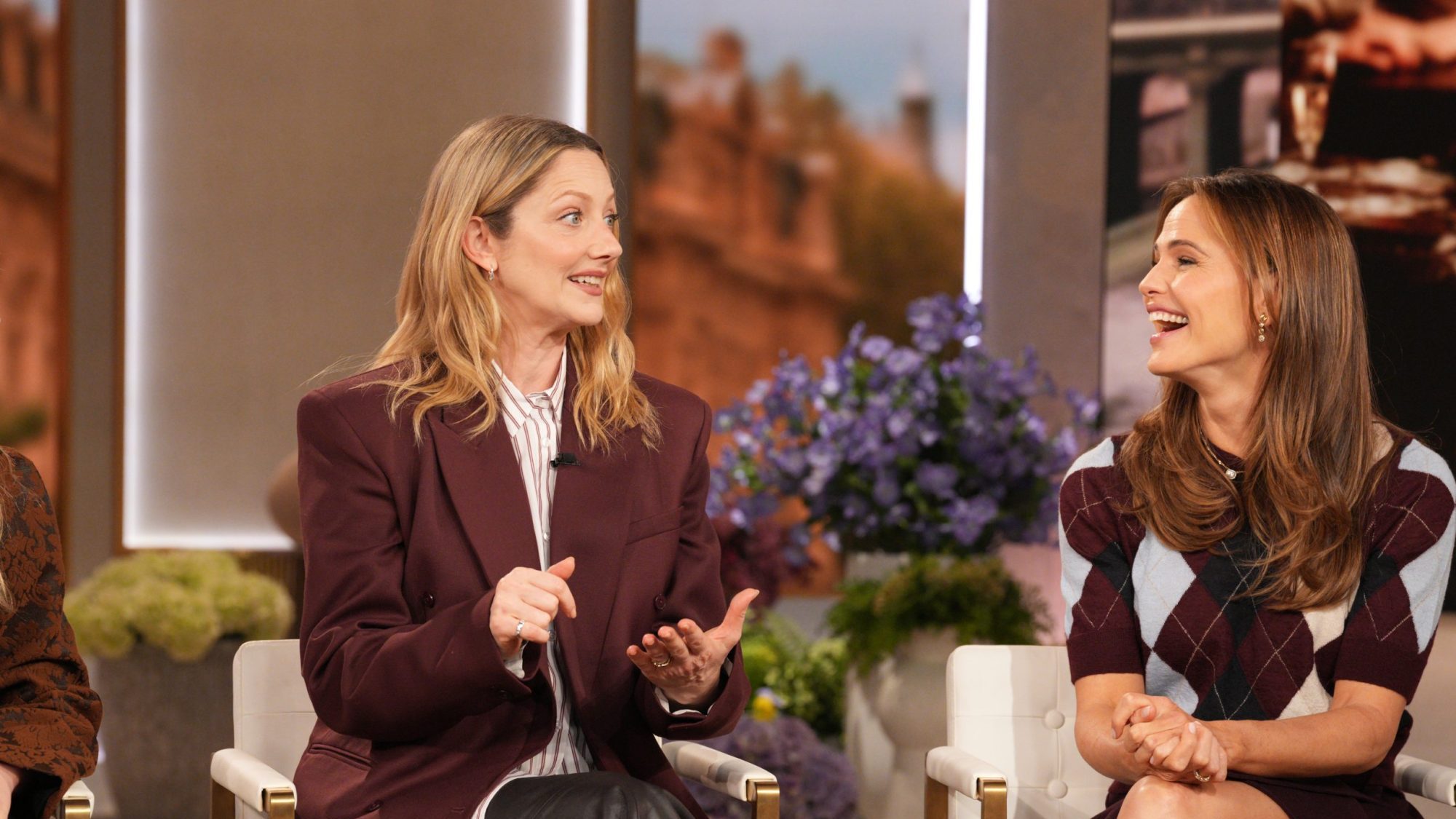 Judy Greer and Jennifer Garner