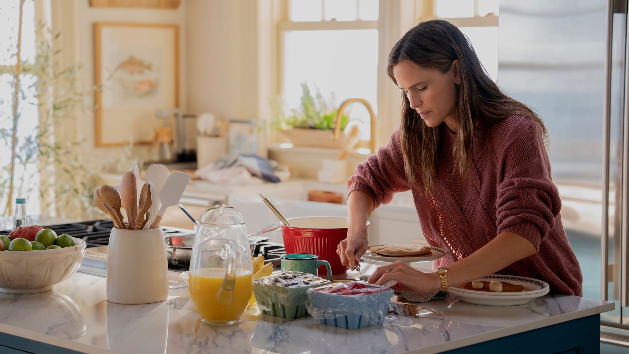 Hollis played by Jennifer Garner cooking on The Five Star Weekend